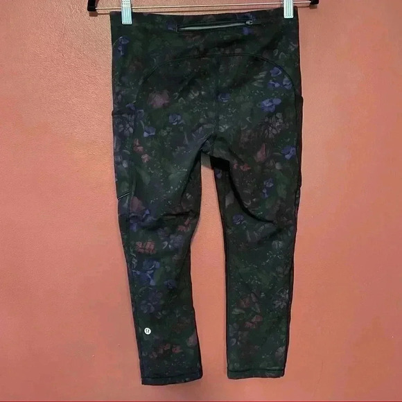 Lululemon Speed Up Crop - Picture 7 of 10